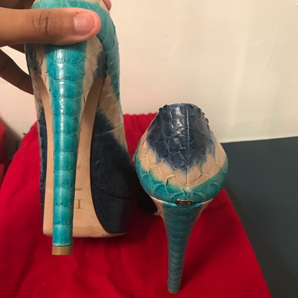 2 SHOES 4 THE PRICE OF 1 SEND A MESSAGE. - Picture 4 of 5